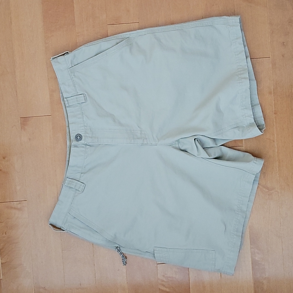 Columbia Men's Beige Cargo Shorts- Size 36